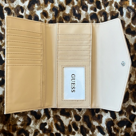Brand New Guess Rose Dust Iridescent Trifold Card Organizer Snap Close Wallet - Picture 10 of 13